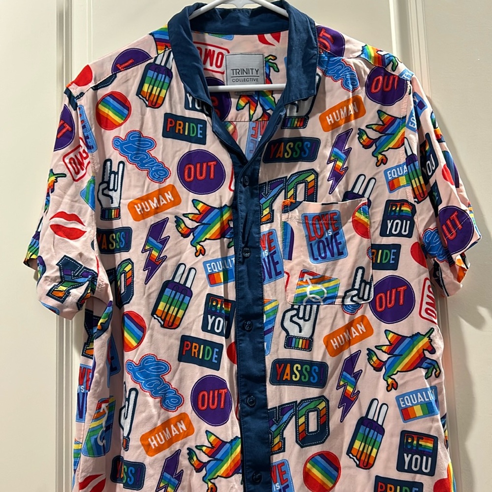 TRINITY Pride graphic button down collar short sleeve shirt 100% rayon size L